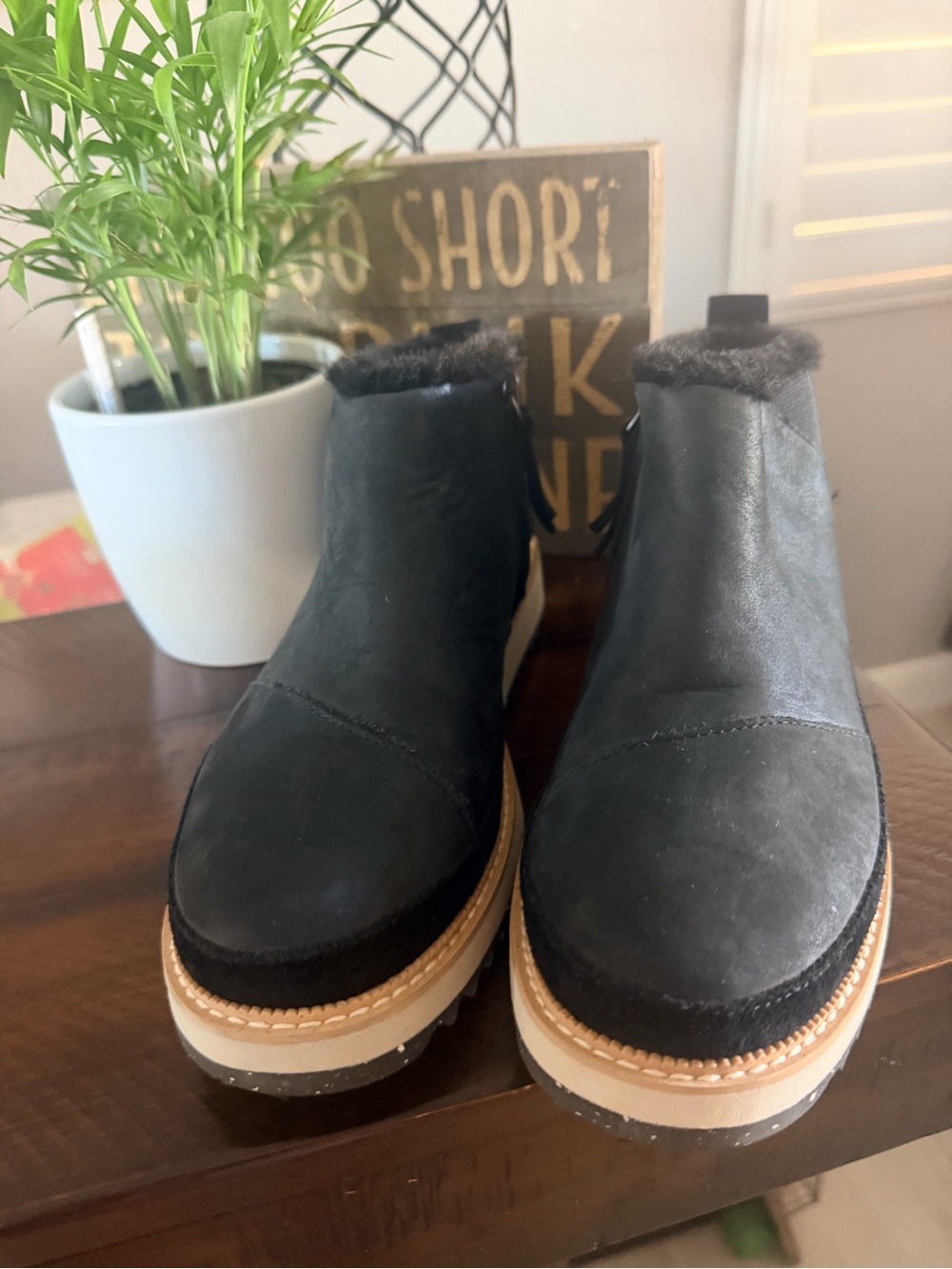 Toms Marlo Black Sued Leather Winter Ankle Boots Faux Fur Lined